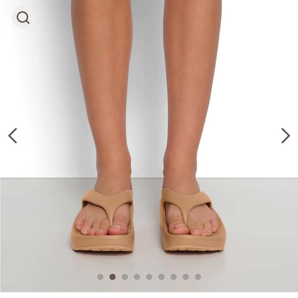 Skims platform flip flop size 40